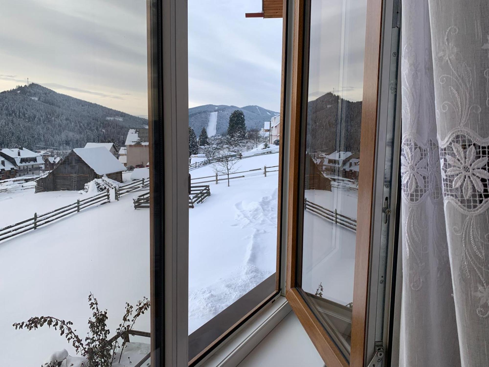 Guest House Velet Bukovel Exterior photo